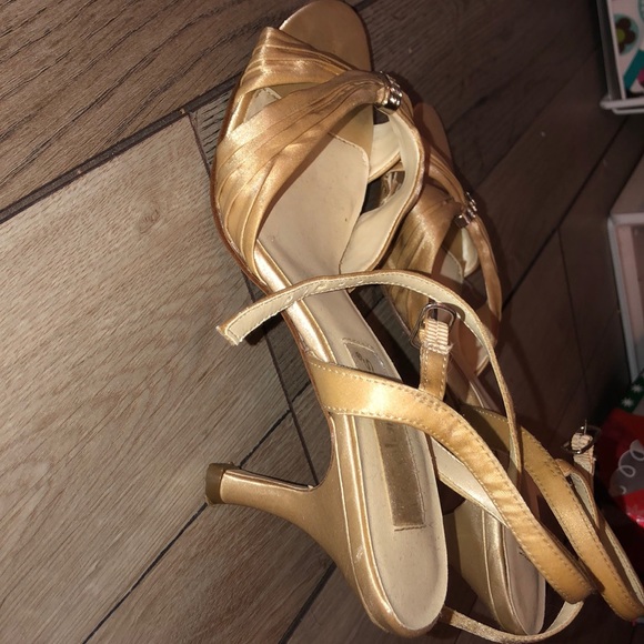 High heels - Picture 2 of 2